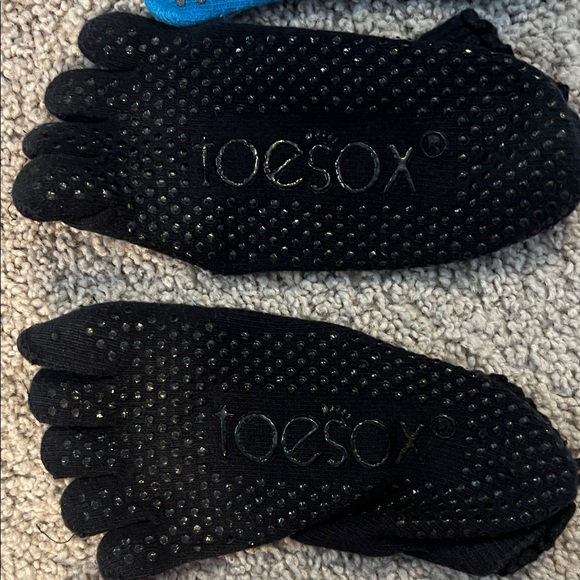 Toesox Women's Toe Socks Trio - Fuchsia, Black, Aqua - Picture 4 of 8